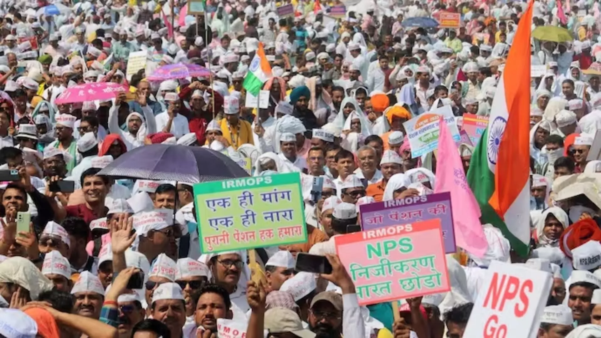 Government Employees Demand Restoration of Old Pension Scheme, Stage Massive Protest in Delhi