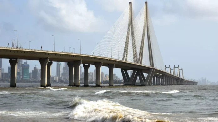 27 year old Bank Employee commits suicide by jumping off Bandra-Worli Sea Link