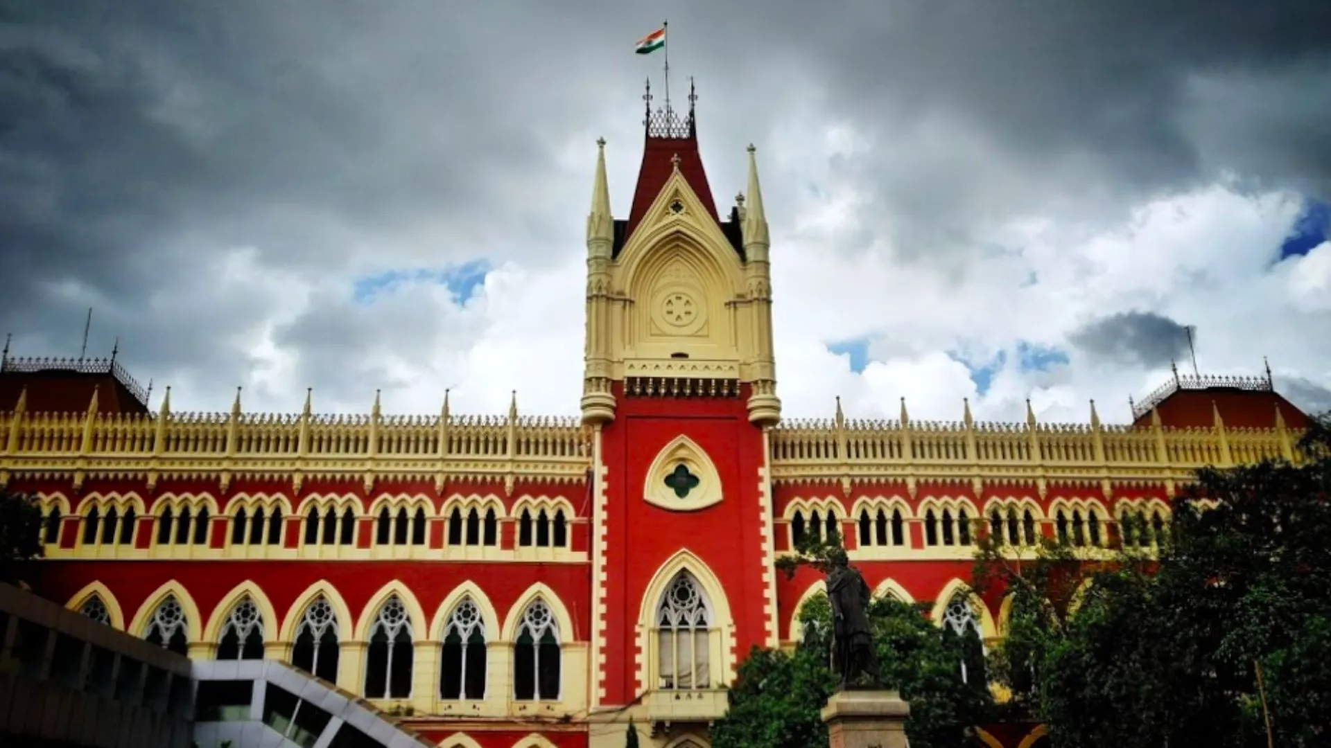 Calcutta High Court Quashes Criminal Case Against Bank Employees