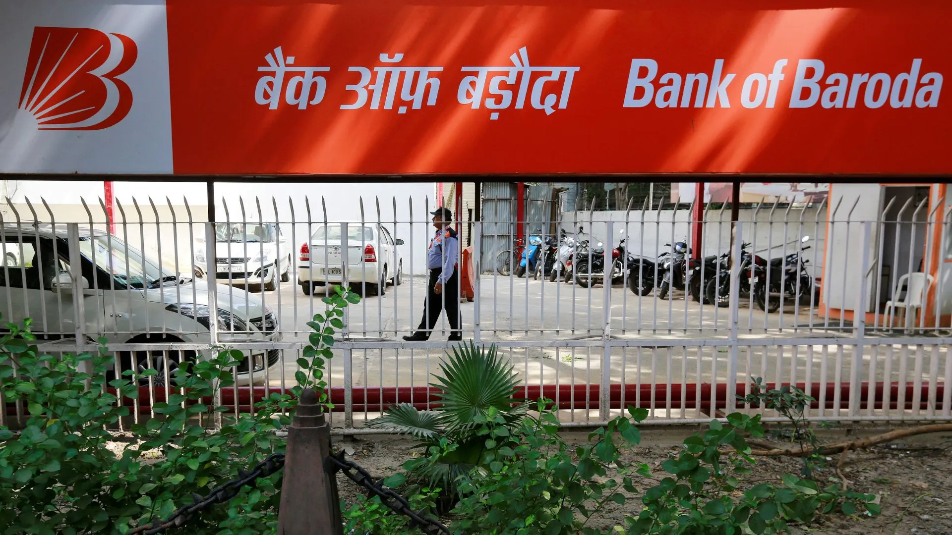 Guard opened fire at Bank of Baroda branch in Patna