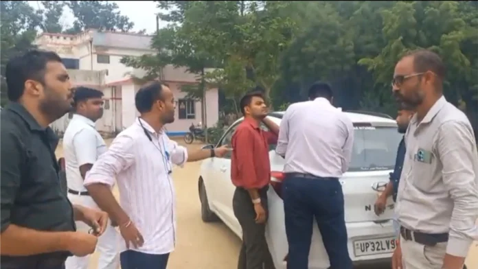 Aryavart Grameen Bank Manager assaulted by Customer in Branch