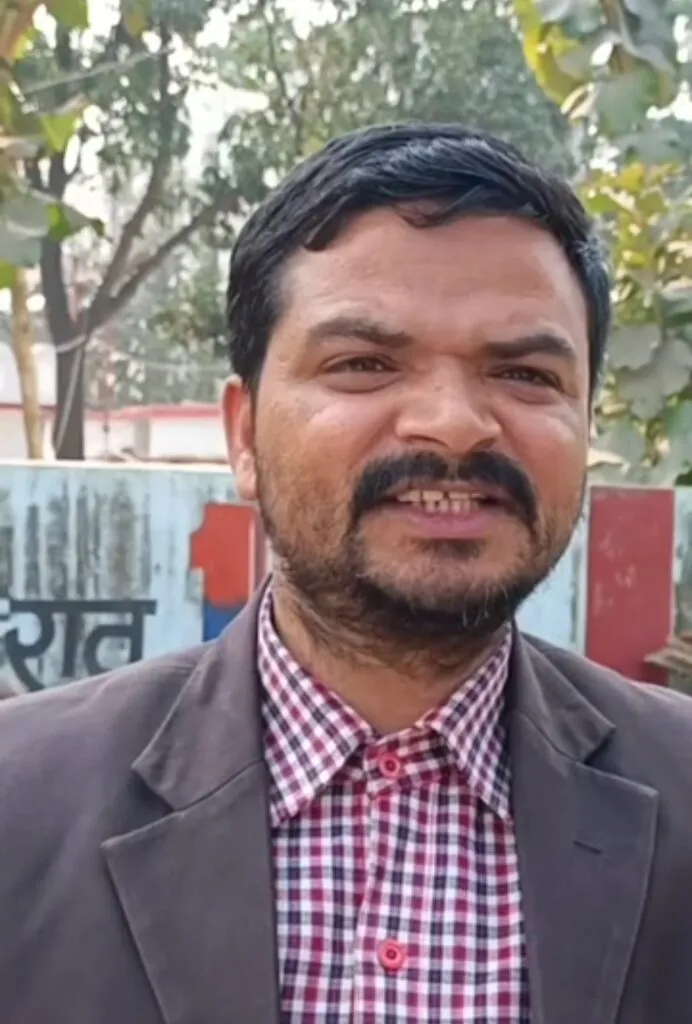 Lawyer fights with Bank of India Staff in Haidergarh Barabanki UP, Says he was beaten by Staff