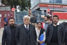 Supreme Court Lawyer Protests Outside ICICI Bank in Kanpur Over Alleged Fraud