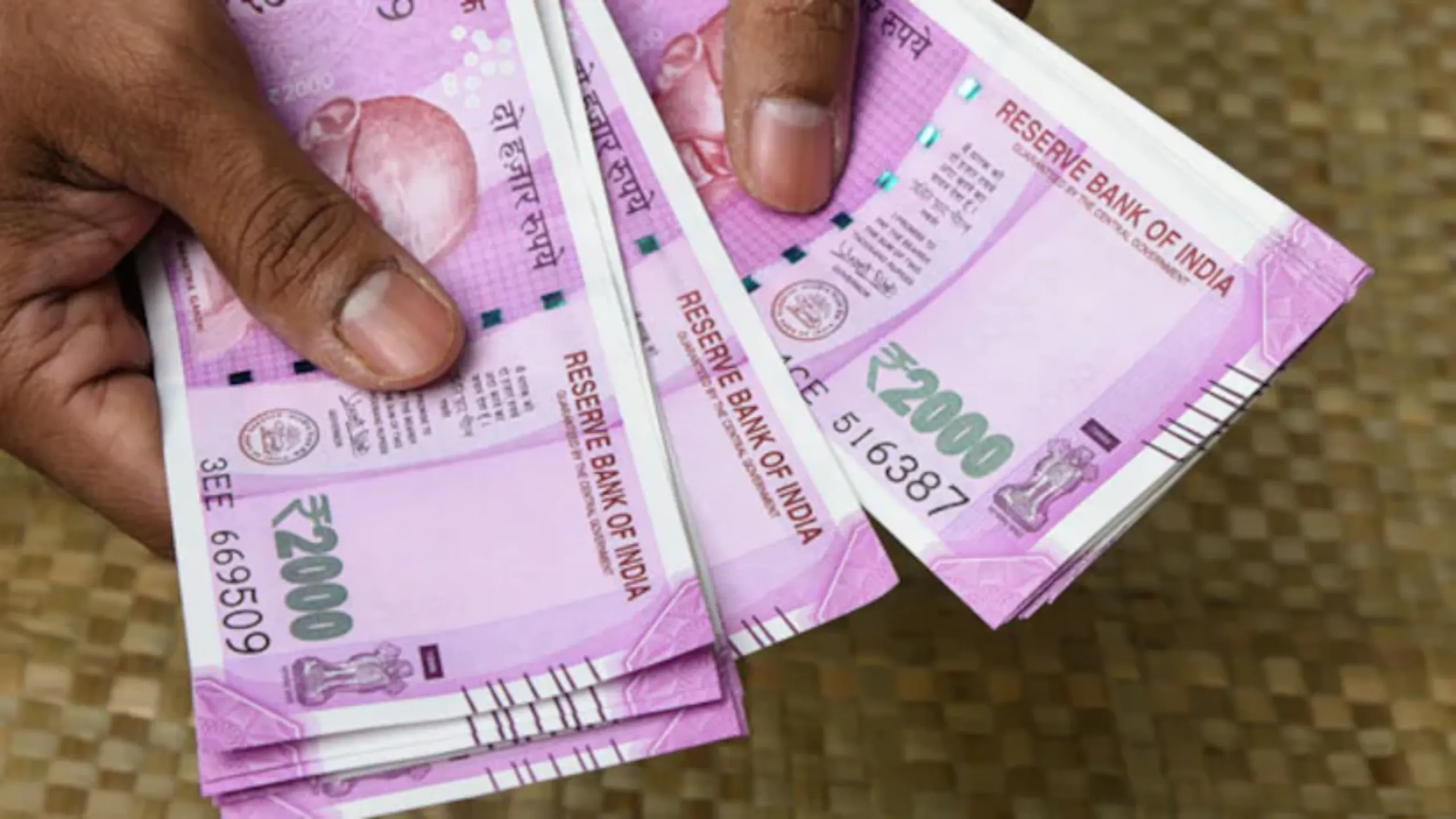 Rs.2000 Notes: Only 98% notes have returned back to RBI, 2% still with Public