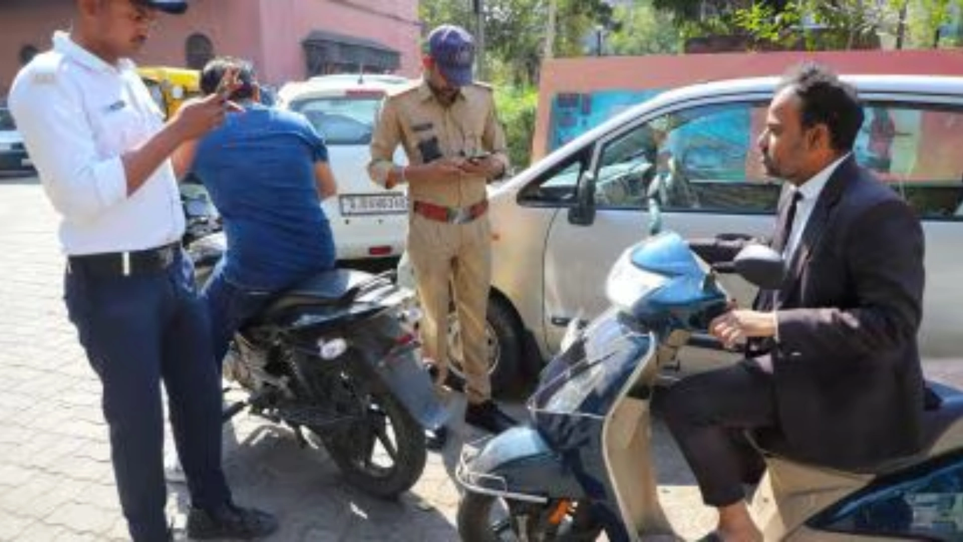 Gujarat Govt’s Helmet Drive Sees 98.96% Compliance Among Employees