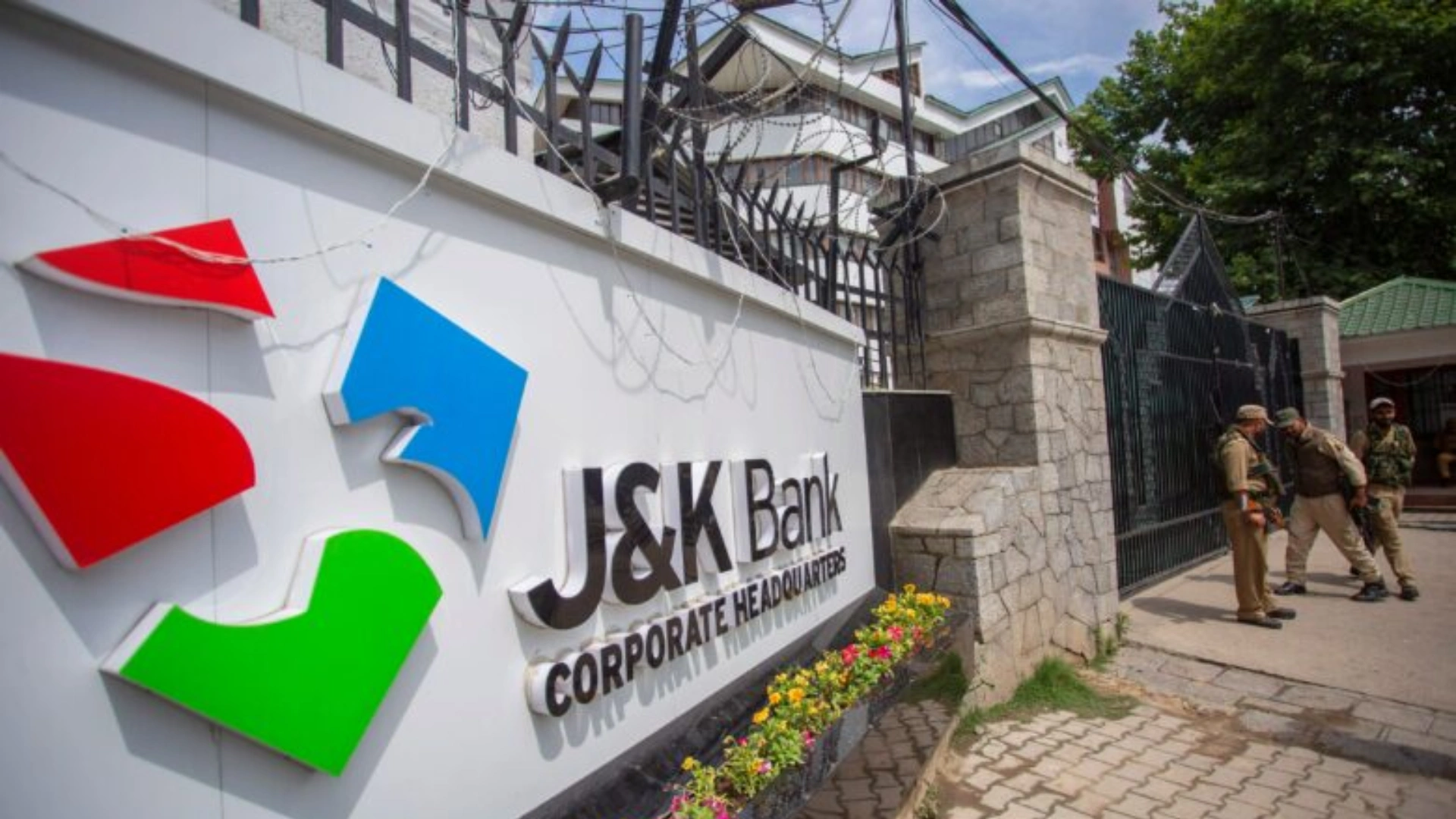 Court Denies Bail to Ex-J&K Bank Manager in Multi-Crore Loan Scam Court Denies Bail to Ex-J&K Bank Manager in Multi-Crore Loan Scam
