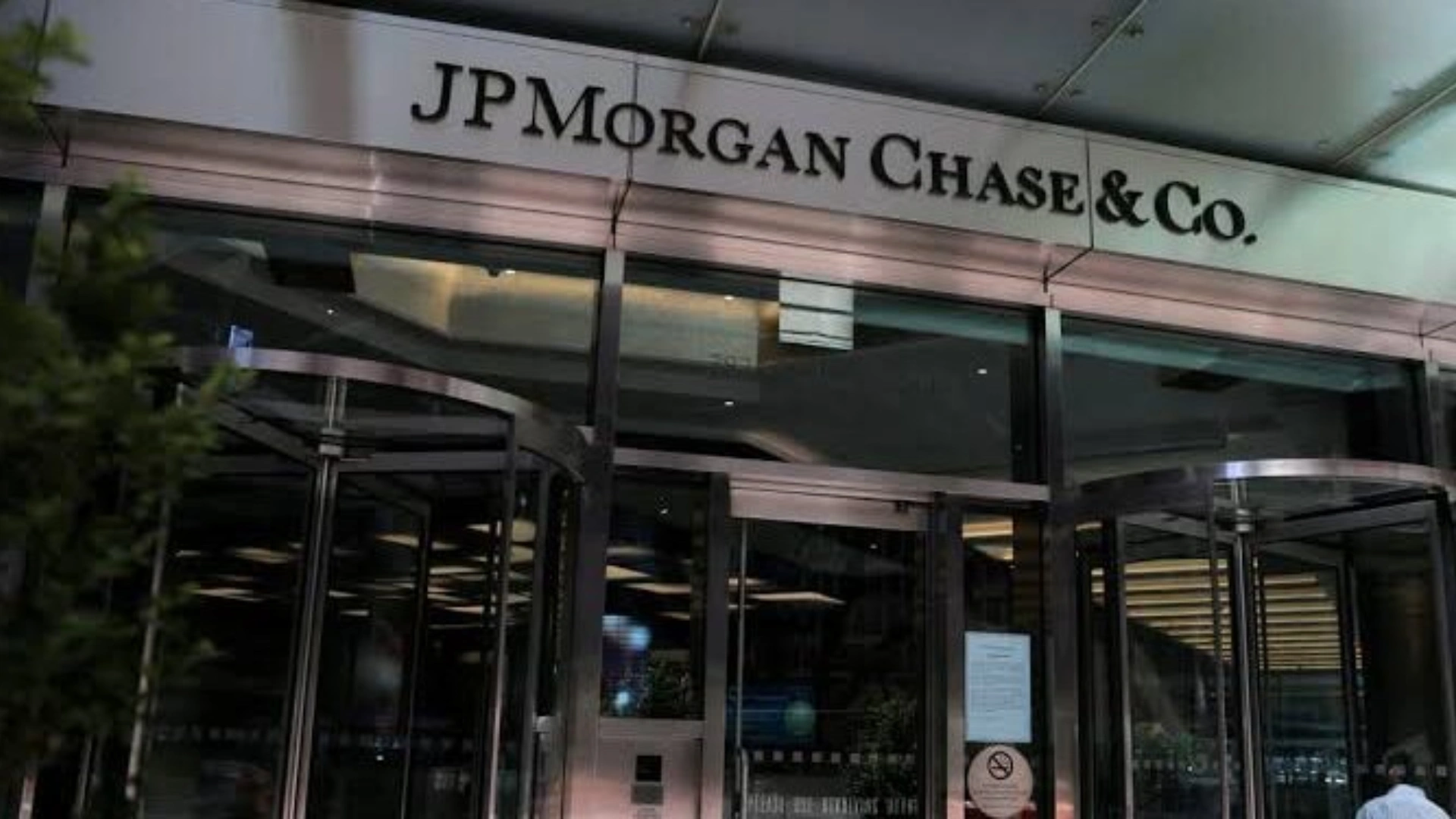 JPMorgan’s Return-to-Office Policy Creates Anxiety Among Employees, Workers Unite on WhatsApp