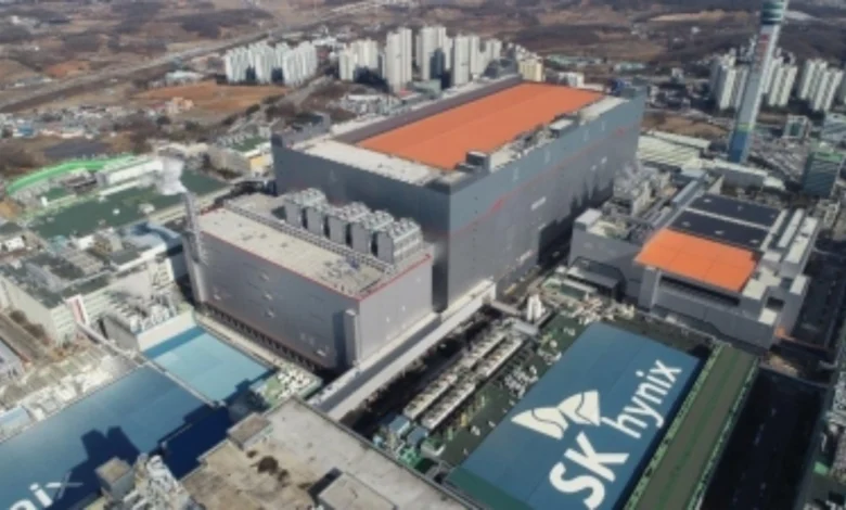 SK hynix Becomes First to Ship Next-Generation HBM4 Chip Samples to Customers