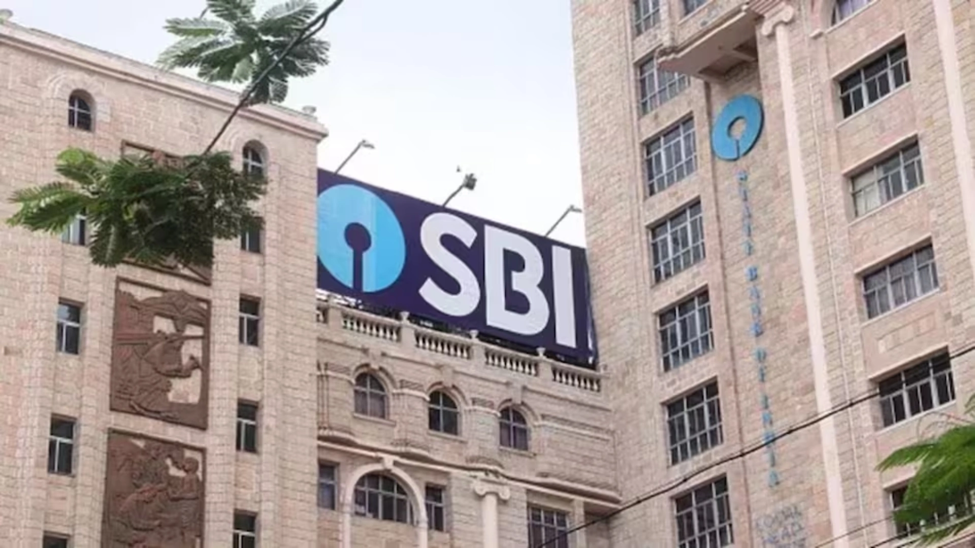 SBI Earns ₹2,043 Crore from ATM Withdrawals While Other PSBs Face ₹3,738 Crore Loss