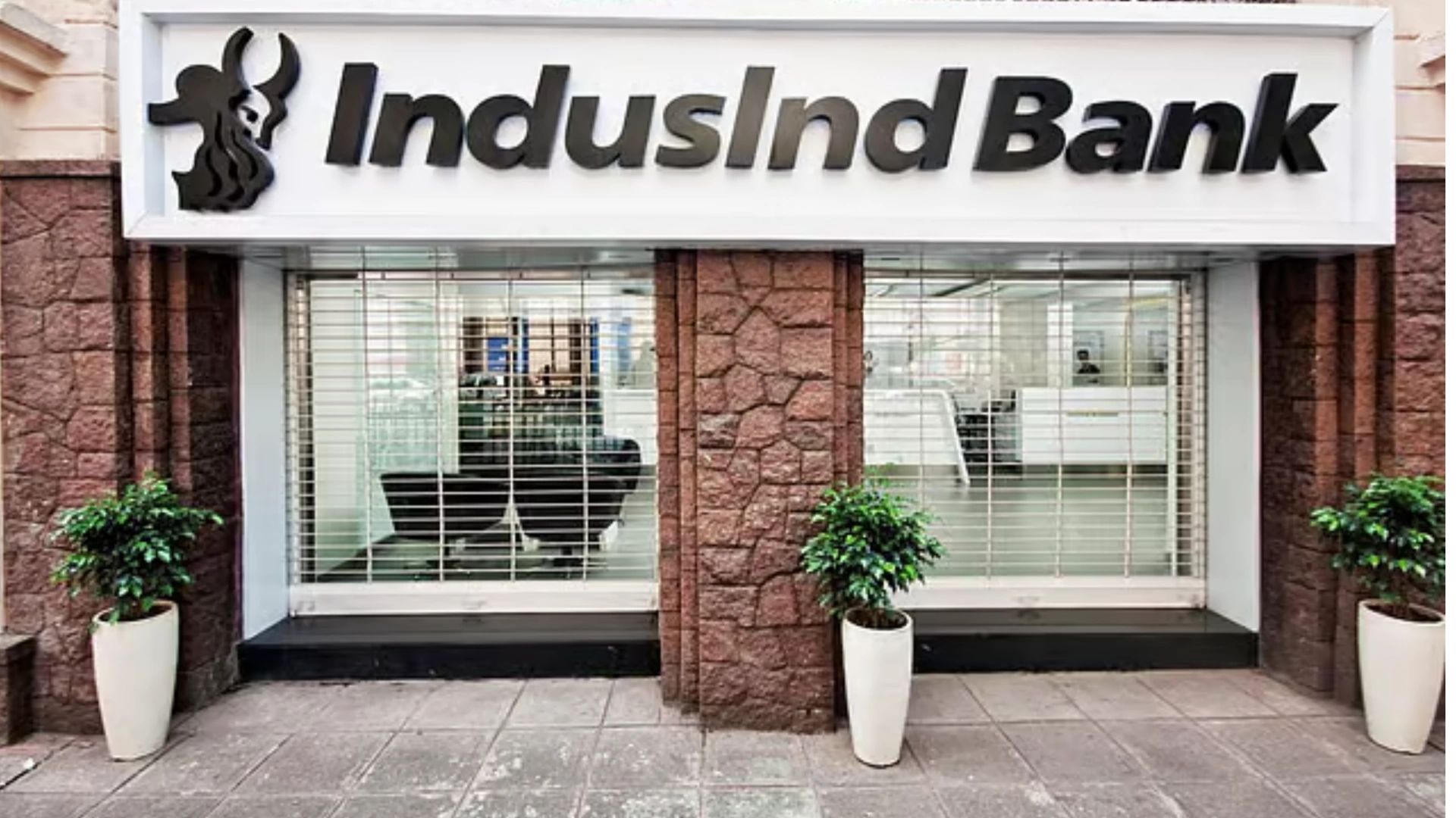 IndusInd Bank Faces Leadership Shake-Up After ₹1,979 Crore Derivatives Loss