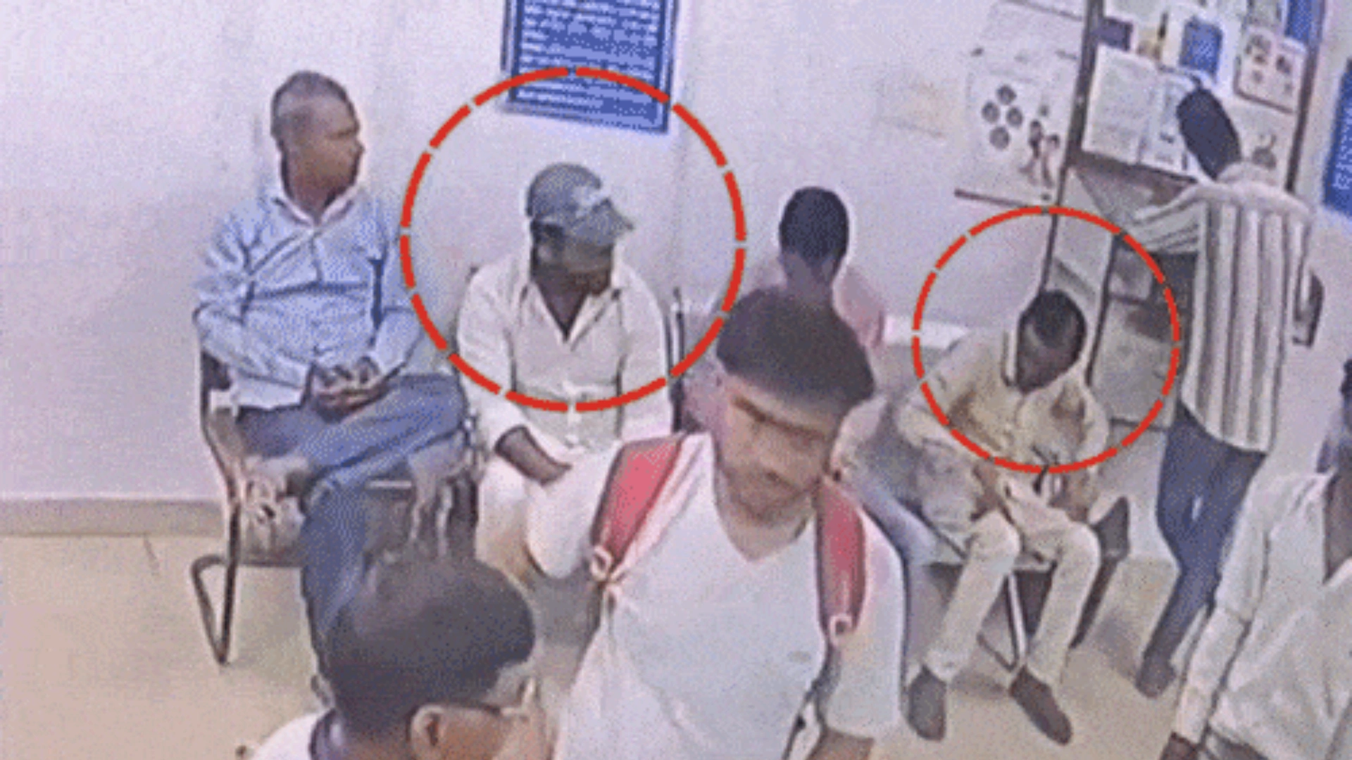 Fraudsters Steal Rs 13,000 from Customer Inside Lucknow Bank, CCTV Captures Incident