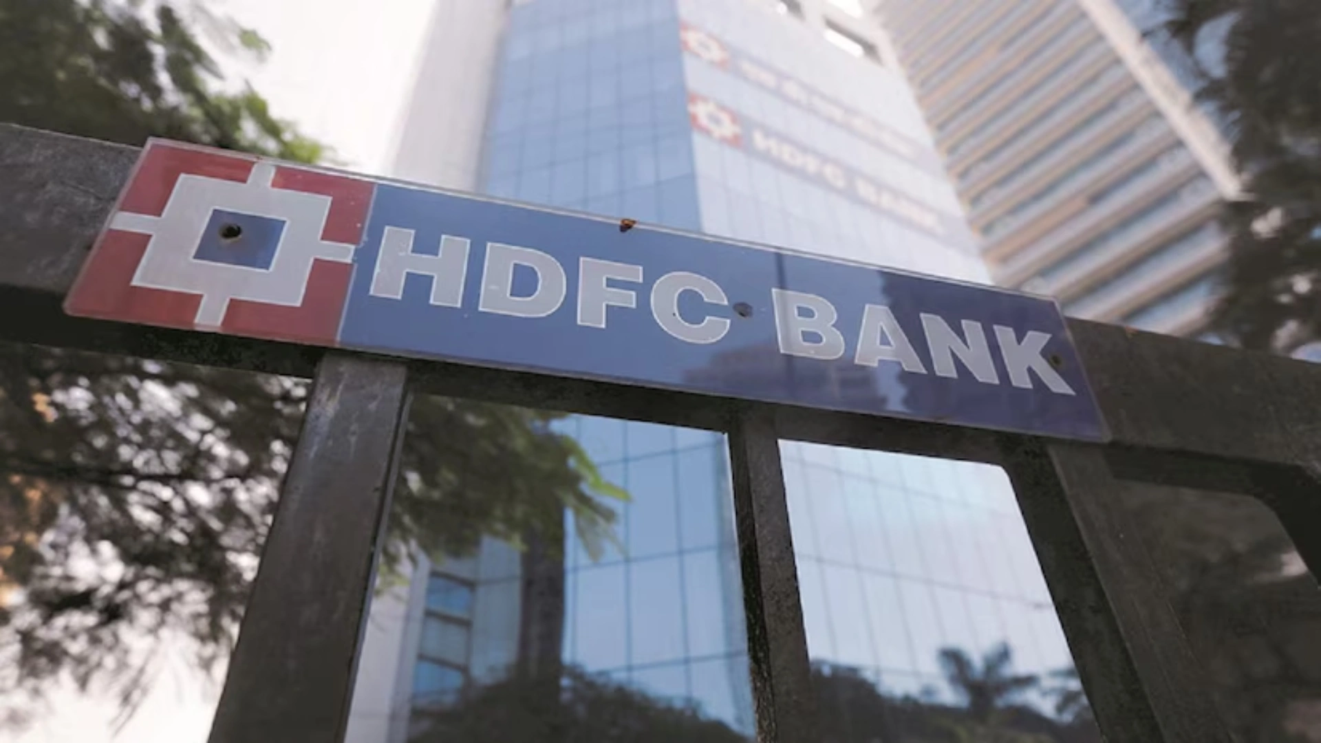 HDFC Bank Share Price Soars After Strong Q4 FY25 Results