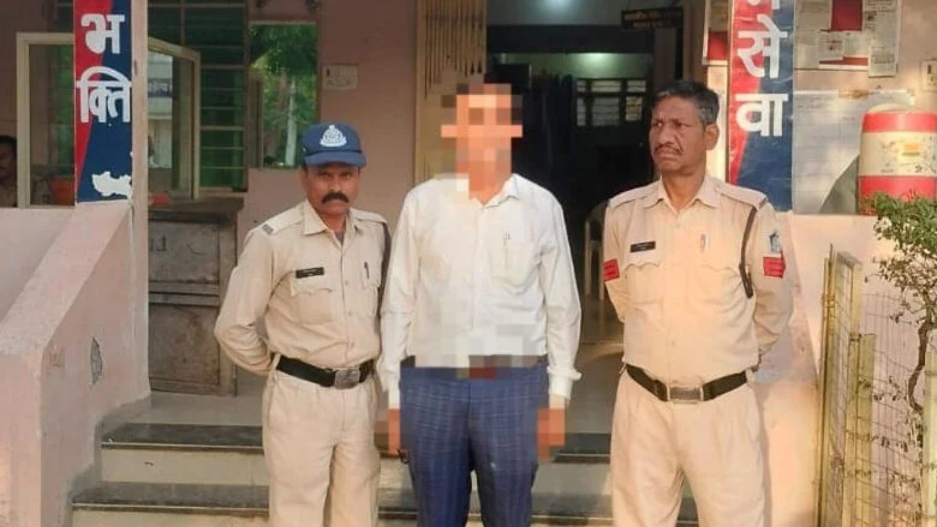 Ujjain Police Arrest Former Bank Manager in NRI Fake Account Fraud; Mastermind Still Absconding