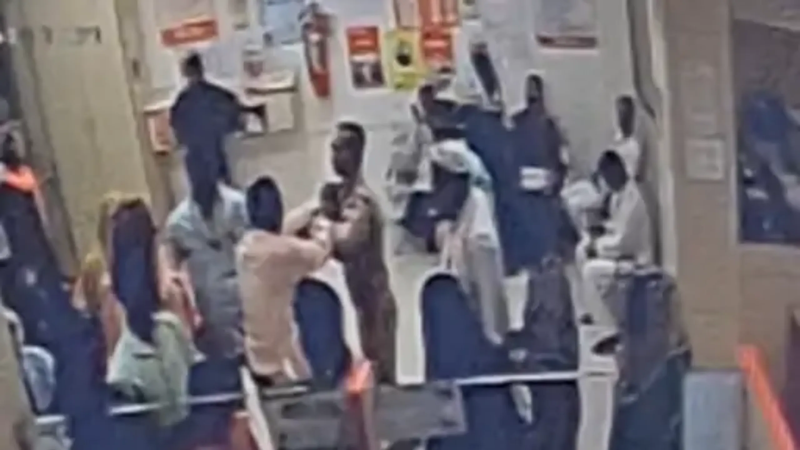Dispute between Bank of Baroda Manager and Insurance Agent in Amethi, Police called