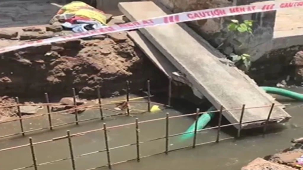 Axis Bank Clerk Dies After Falling into Open Drain in Daudnagar, Aurangabad: Locals Blame Civic Negligence