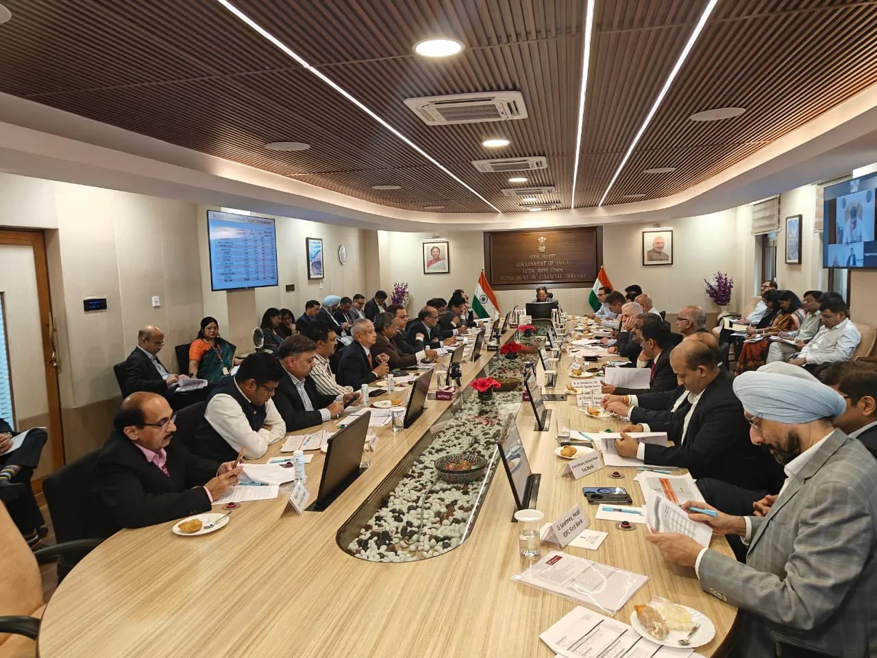 Finance Ministry Reviews Progress of Financial Inclusion Schemes with Private Banks