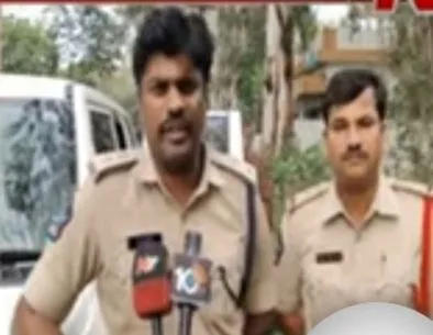 Police investigating robbery in SBI hindupur Andhra Pradesh