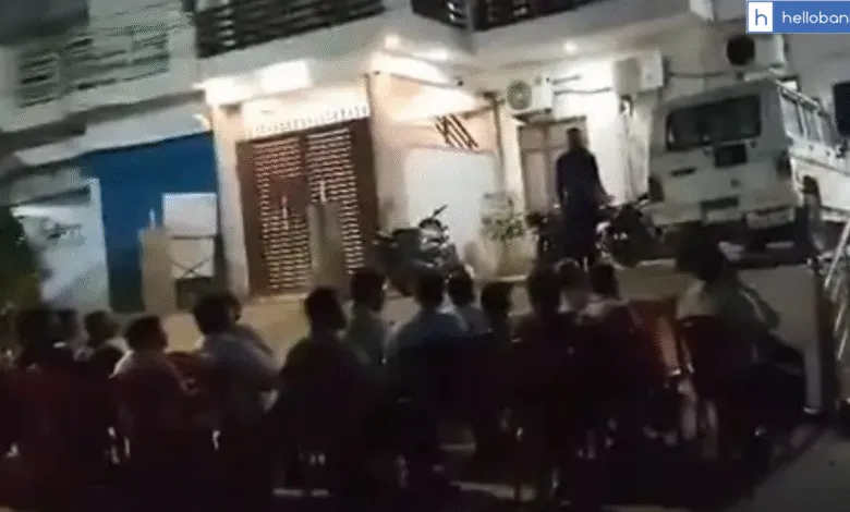 UP Gramin Bank Employees Protested till Midnight against Harassment of Officers
