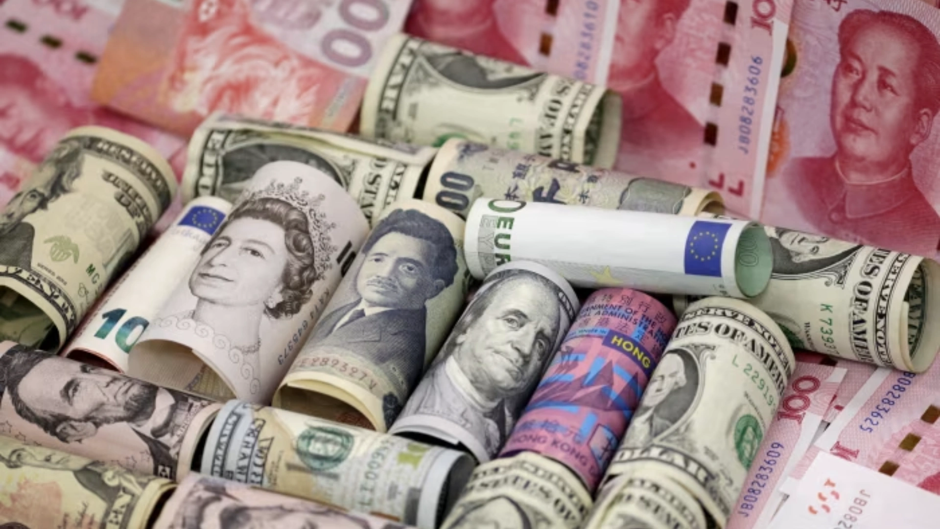 China’s Foreign Exchange Reserves Climb to $3.32 Trillion in August