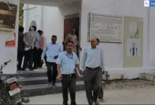 Man creates Chaos inside Central Bank in Kanpur, Misbehaves with Female Staff