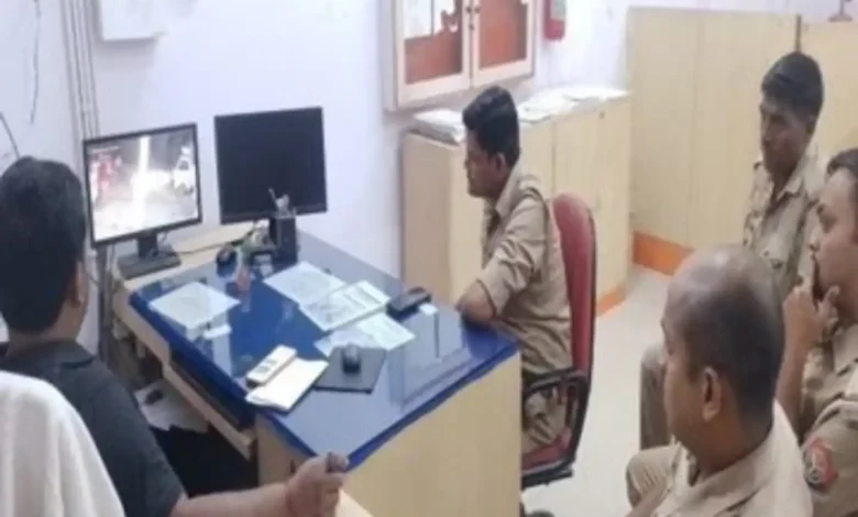 Bank of Baroda Manager beaten with Hockey Sticks in Ayodhya Uttar Pradesh