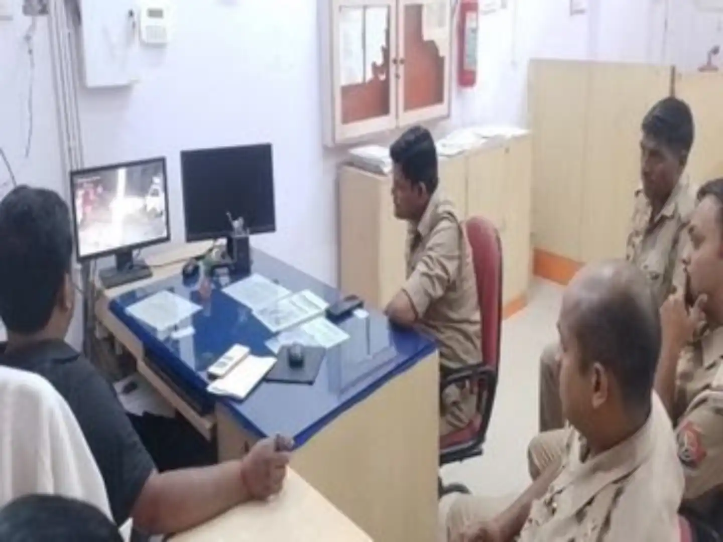 Bank of Baroda Manager beaten with Hockey Sticks in Ayodhya Uttar Pradesh