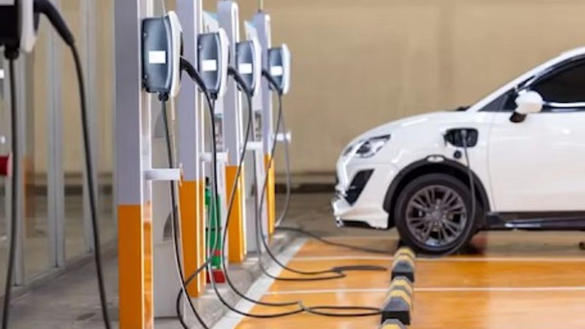 China Files WTO Complaint Against India Over EV Subsidies Amid Low Adoption Rates