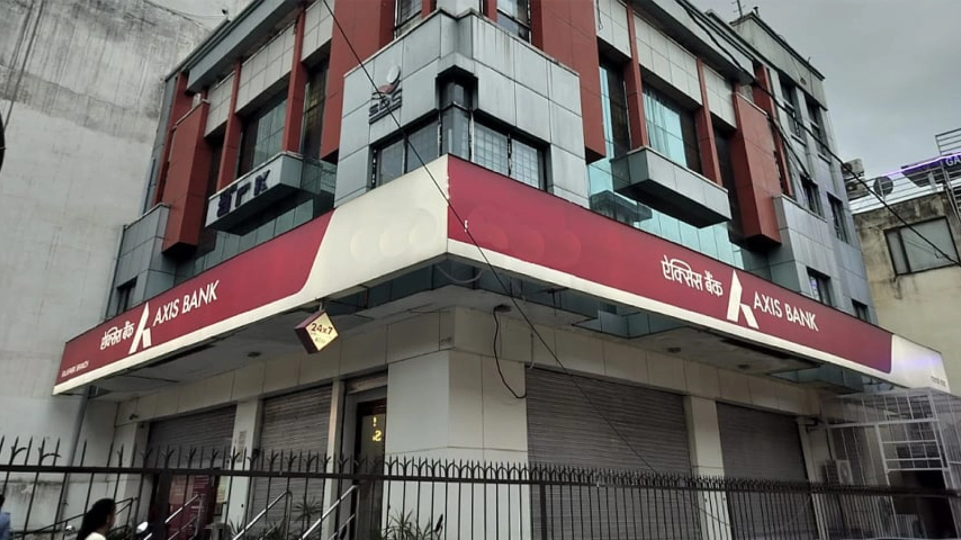 Rajasthan High Court Slams Axis Bank for Encashing FD in Fraud Case, Orders ₹8 Crore Refund