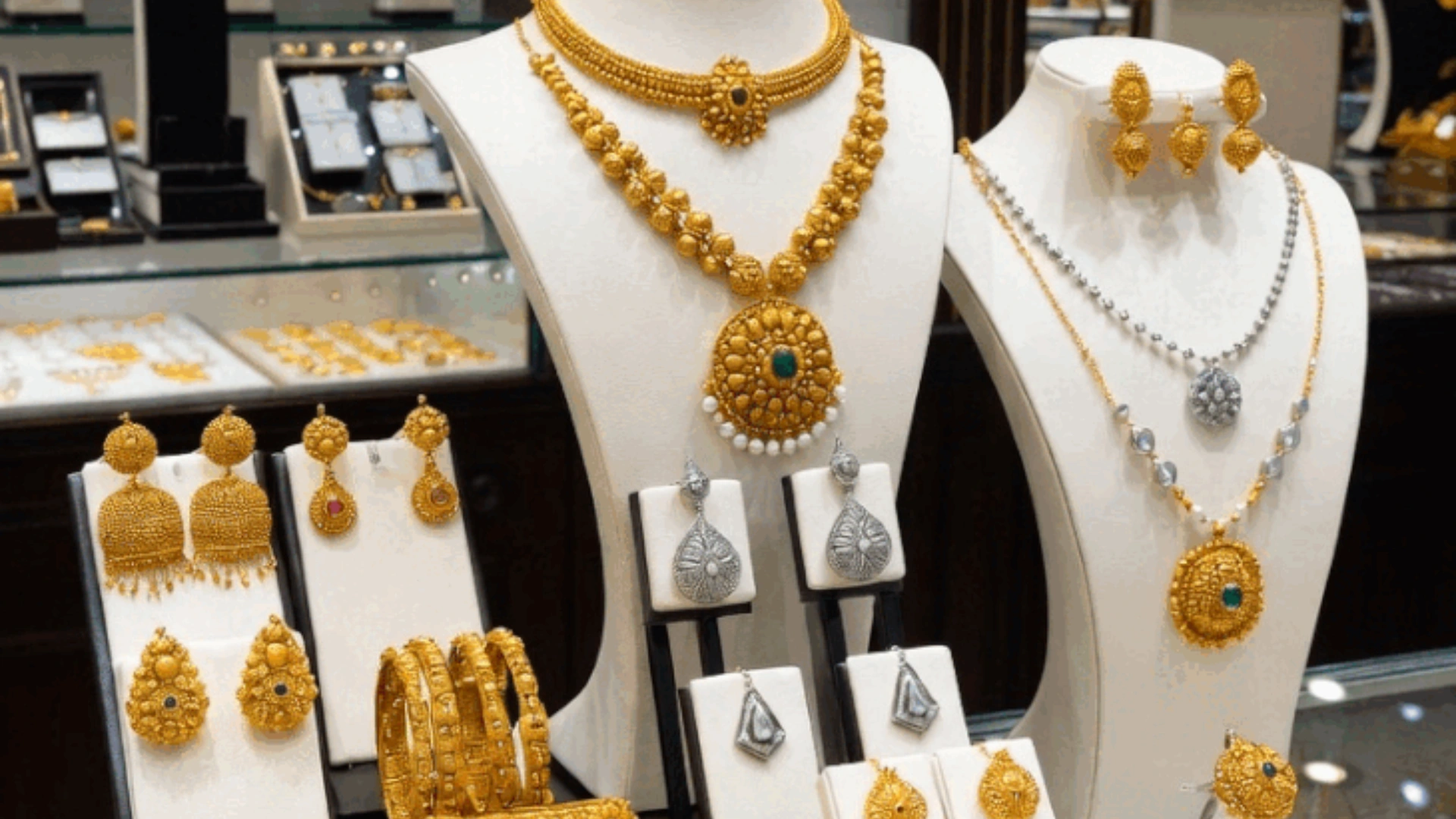 Silver Crosses ₹2 Lakh Per Kg for First Time, Gold Near Record High