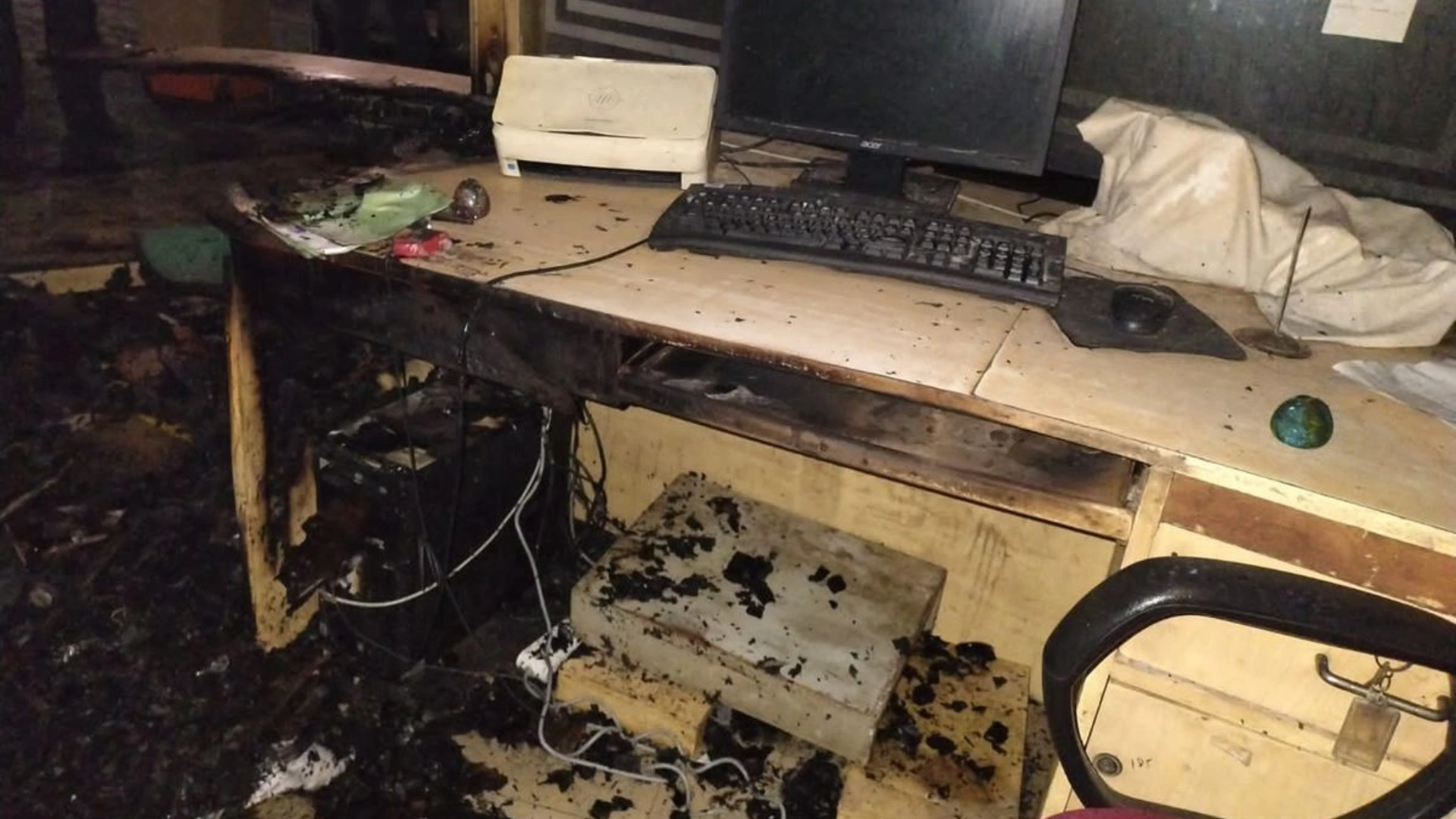 Fire Breaks Out at Bank of Baroda Branch in Maharajganj Due to Short Circuit, Operations Hit