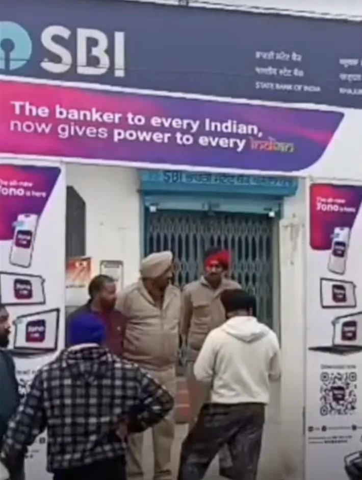 Police reaches spot: SBI Atm looted in Jalandhar