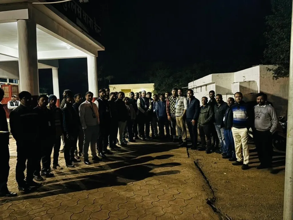 SBI Officers' Association Team gathers for help in Guna