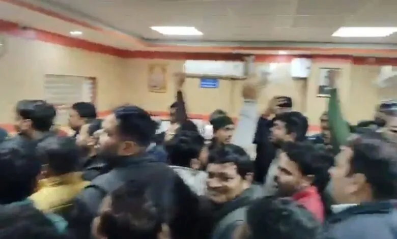 Bank Employee in UP met with accident after returning from Late Night Meeting