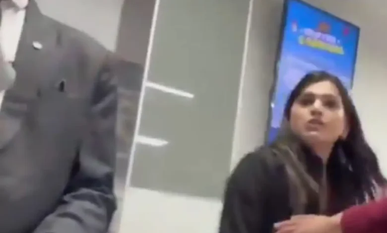 Fight erupts in HDFC Bank Kanpur