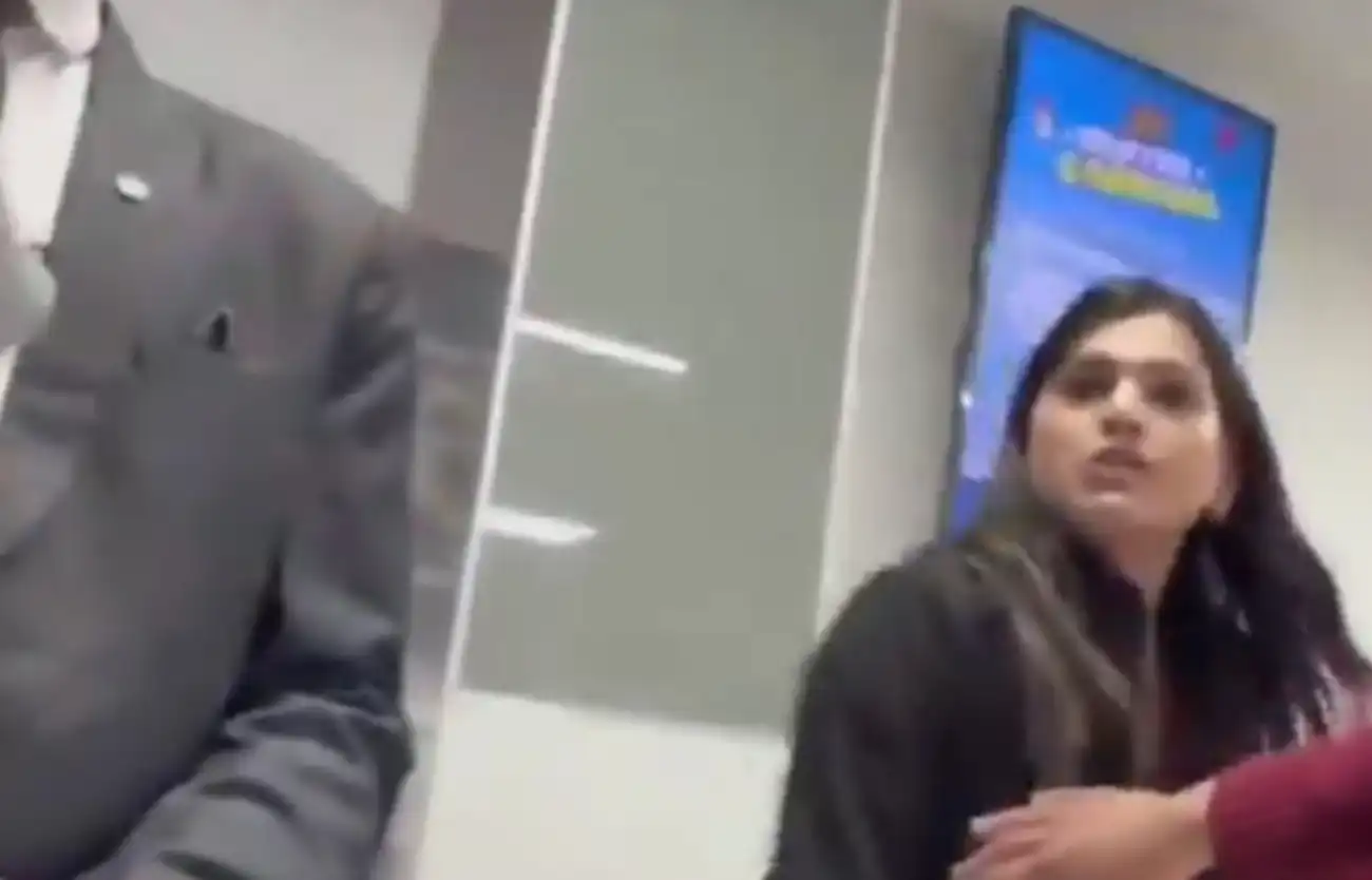 Fight erupts in HDFC Bank Kanpur