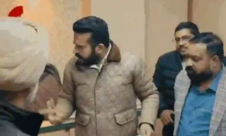Bank Chief Manager manhandled by BJP leader in Ludhiana