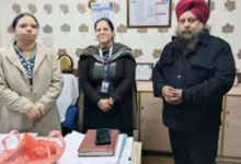 SBI Manager with Customer in Patiala. The manager returned gold ornaments of customer who left the gold in bank by mistake.
