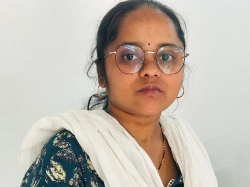 Tejavath Thirapathamma - SBI Cashier