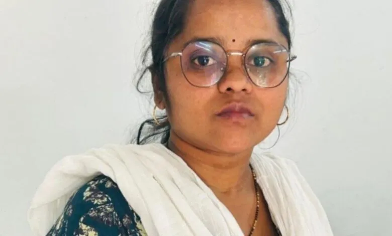Tejavath Thirapathamma - SBI Cashier