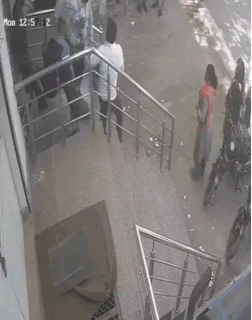 Bank staff taking Punjab & Sind Bank Manager to Hospital after Guard shot him in Ghaziabad