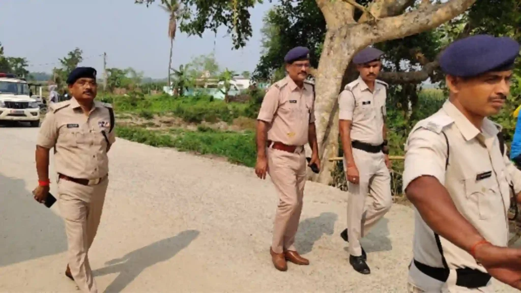 Daylight Bank Robbery in Madhepura: Armed Miscreants Loot ₹1.30 Lakh from Central Bank Branch