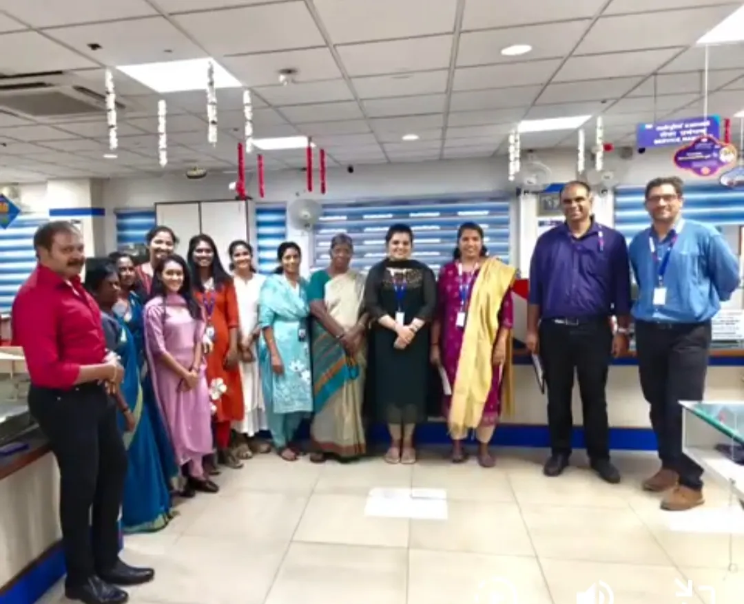 SBI Employee’s Retirement Video Goes Viral, Colleagues Give Emotional Farewell at Kerala Branch