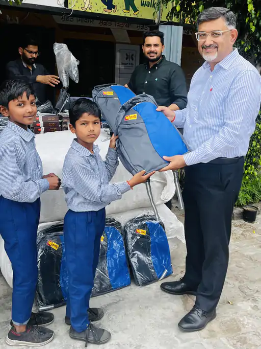 PNB Ludhiana Distributes Schools Bags to Students