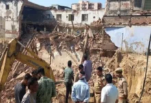 The building of Canara Bank in Belanganj Bhairav Bazaar, Agra, suddenly collapsed, causing panic in the area.