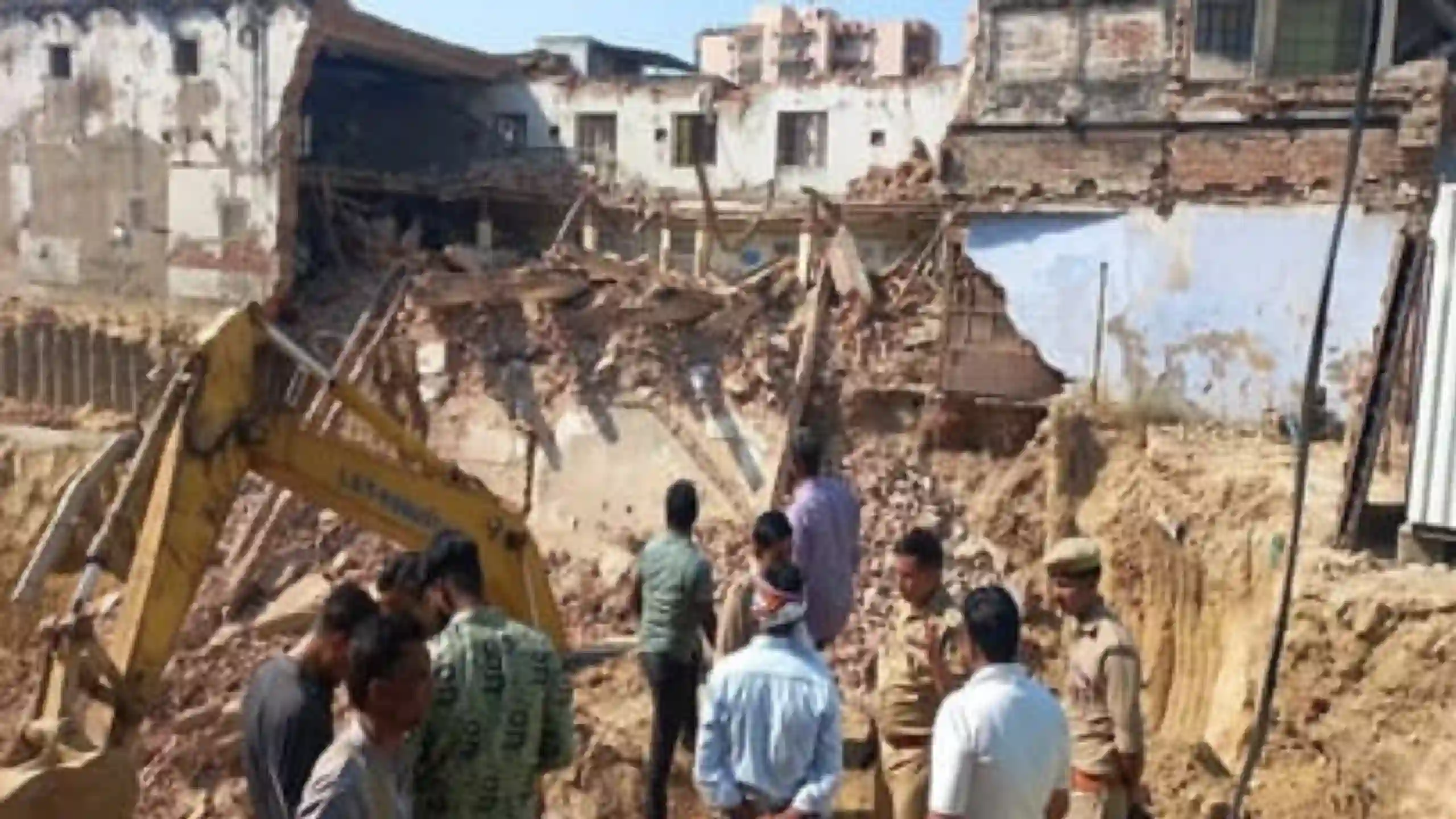 Canara Bank Building Collapsed in Agra, Luckily Staff Escaped