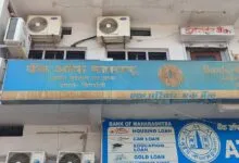 A case of daylight bank robbery has been reported in Singrauli, Madhya Pradesh. Cash worth lacs of rupees has been looted from Bank.