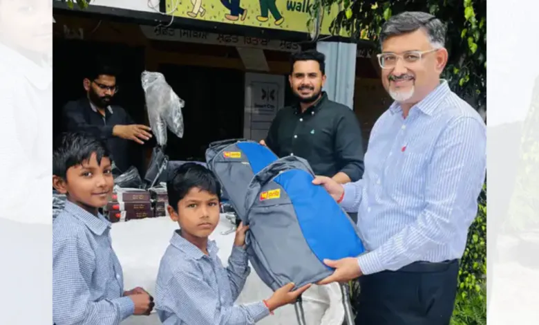 PNB Ludhiana Distributes Schools Bags to Students