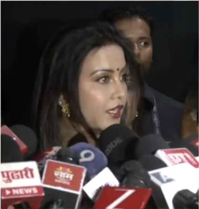 Amruta Fadnavis speaking to reporters and informing about exploitation of women in Axis Bank