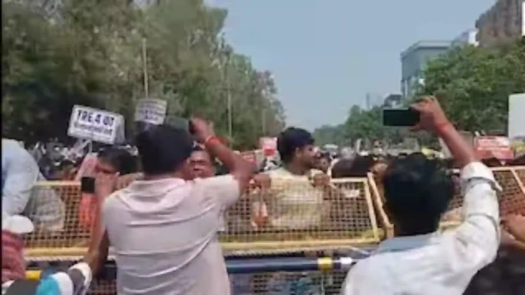 Teaching Job Aspirants Lathicharged During TRE-4 Protest in Patna