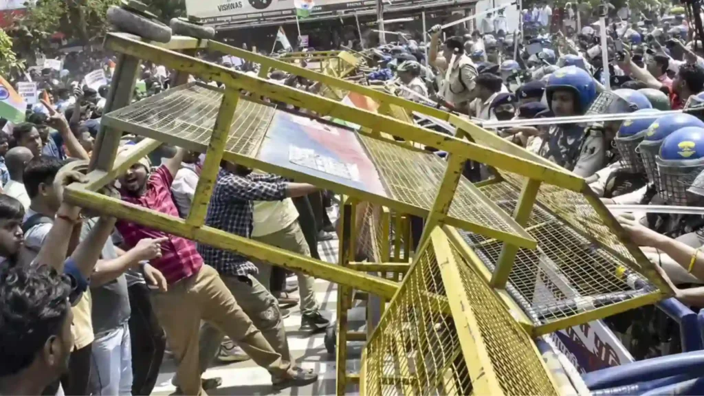 Teaching Job Aspirants Lathicharged During TRE-4 Protest in Patna